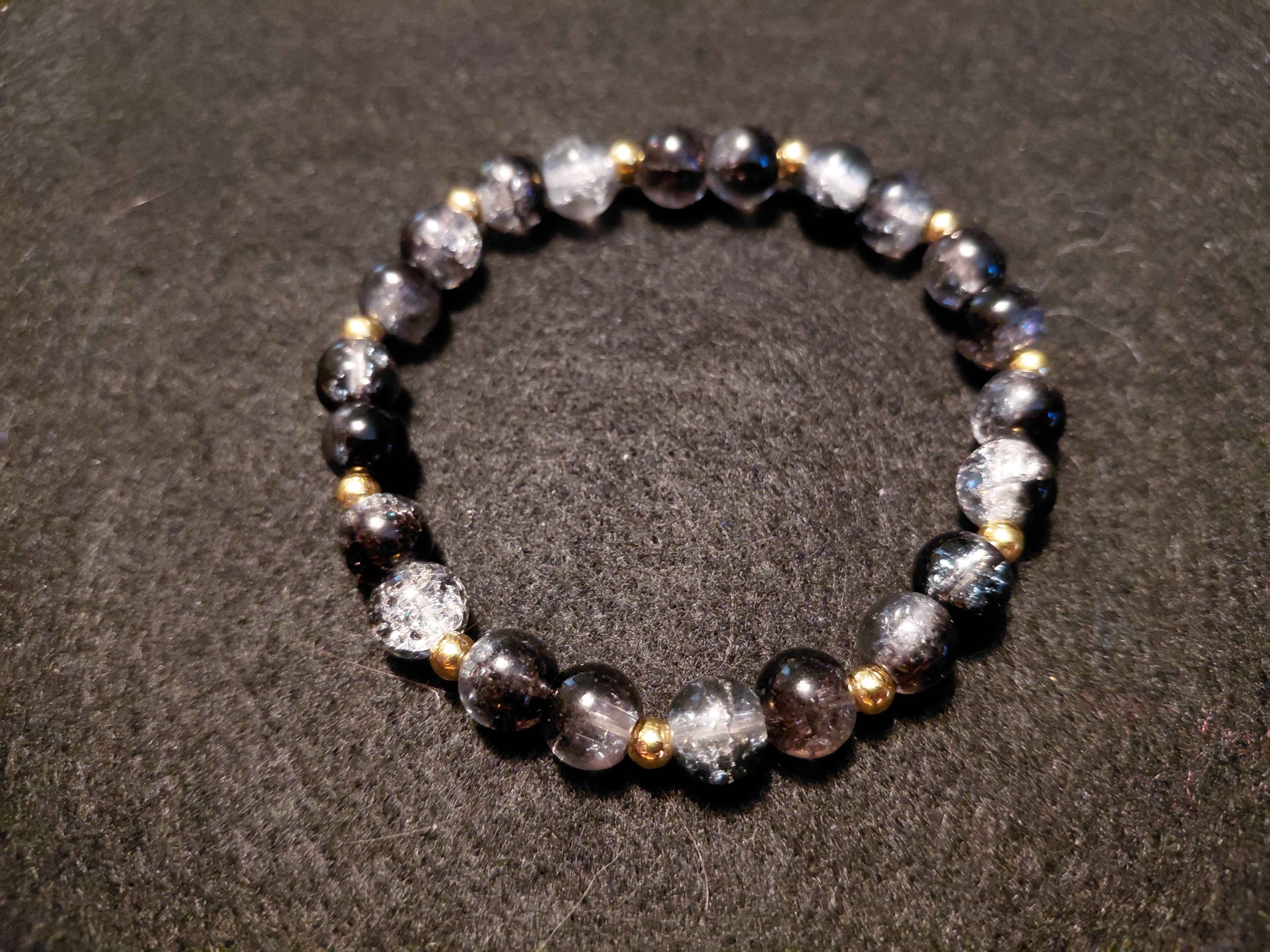 Black and White Bracelet with Glitter and Gold Spacers (7.5)