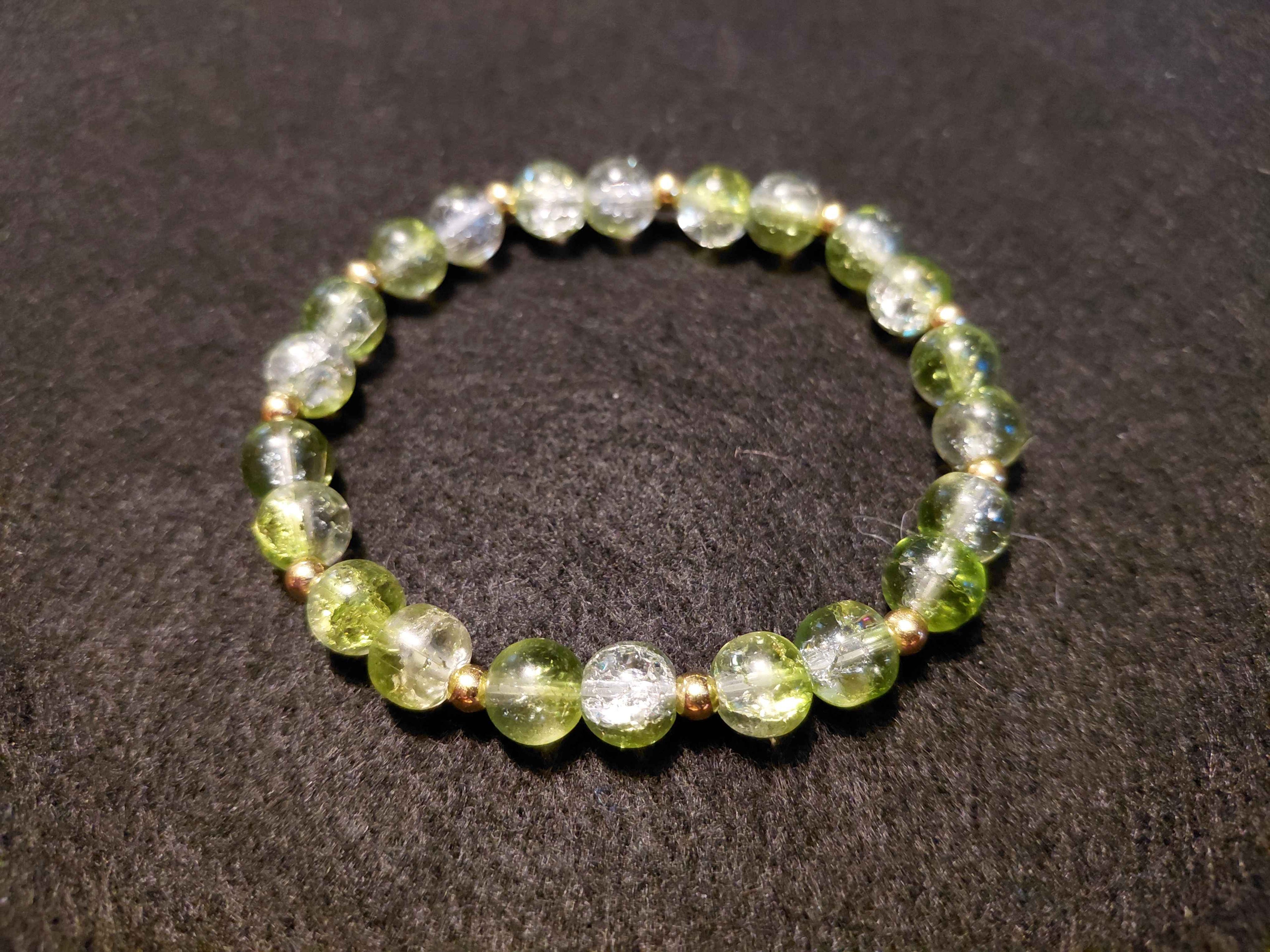 Green and White Bracelet with Glitter and Gold Spacers (7.5)